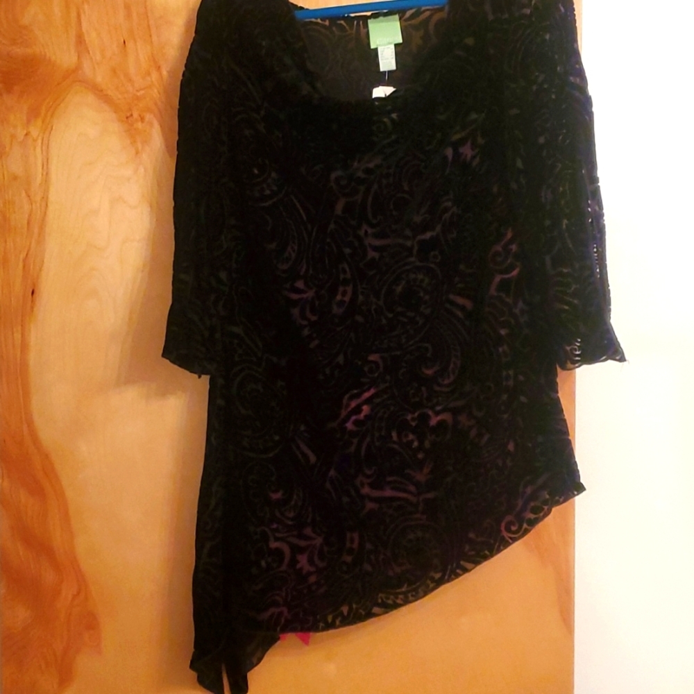NWT, burnout black velvet top. 3/4 slit flutter sleeve. Size 16
